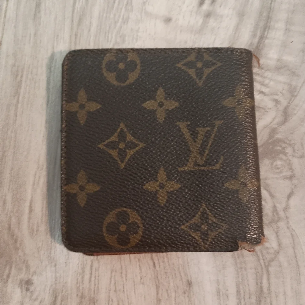LOUIS VUITTON Vintage. CANVAS BI-FOLD MONOGRAM WALLET. Men’s